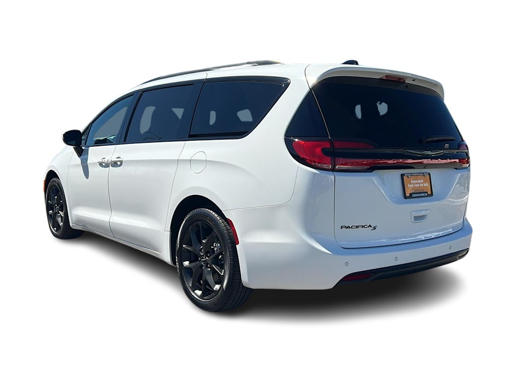 Thumbnail: 2023 Chrysler Pacifica - 4