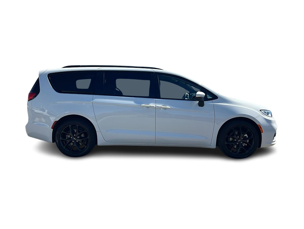 Thumbnail: 2023 Chrysler Pacifica - 21