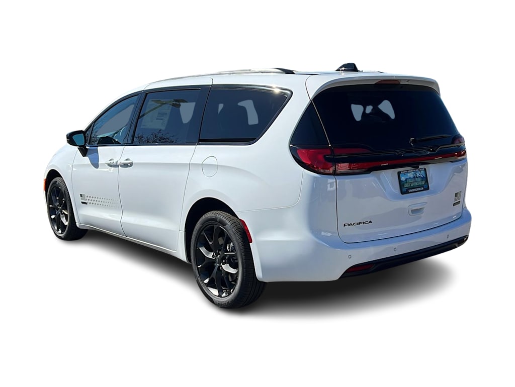 Thumbnail: 2027 Chrysler Pacifica - 4