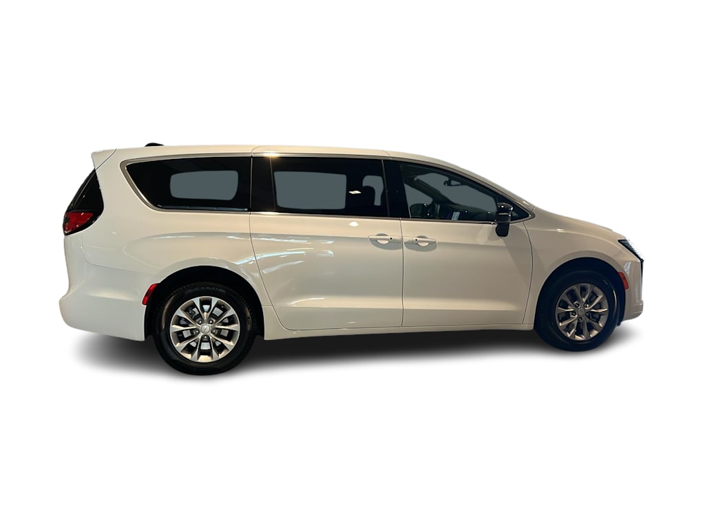 Thumbnail: 2027 Chrysler Pacifica - 19