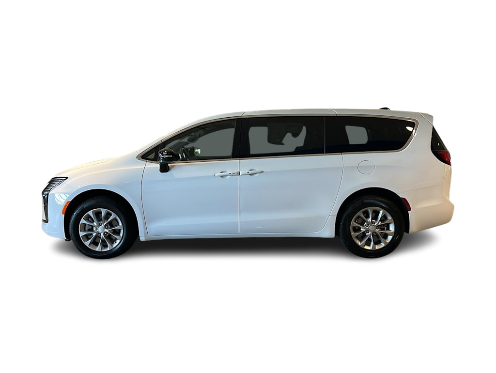 Thumbnail: 2027 Chrysler Pacifica - 3