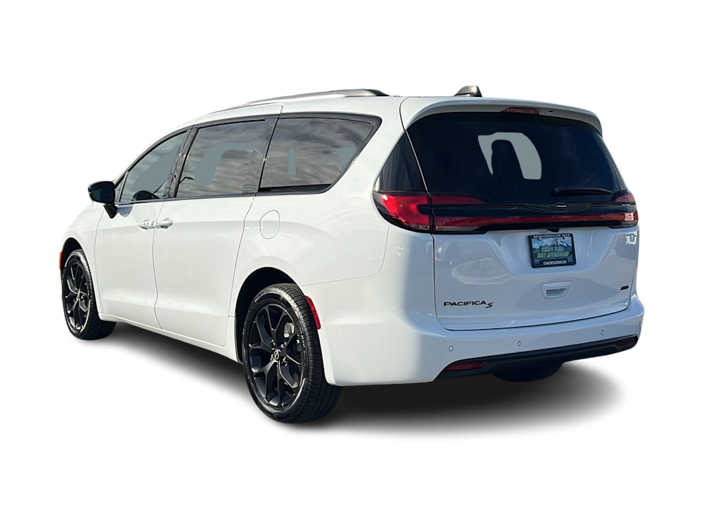 Thumbnail: 2026 Chrysler Pacifica - 4