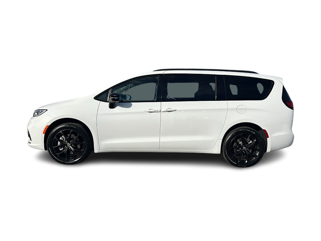 Thumbnail: 2026 Chrysler Pacifica - 3