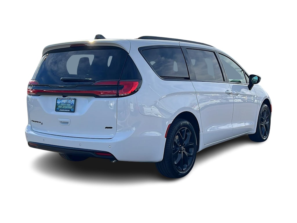 Thumbnail: 2026 Chrysler Pacifica - 21