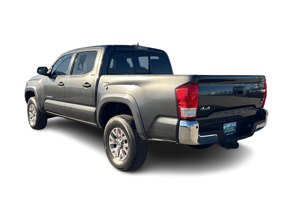 Thumbnail: 2016 Toyota Tacoma - 4
