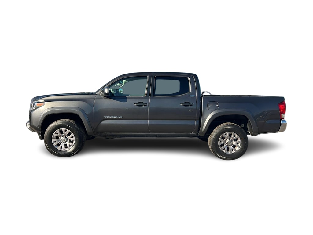 Thumbnail: 2016 Toyota Tacoma - 3