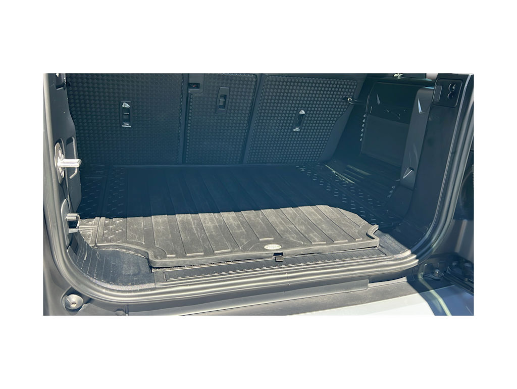 Thumbnail: 2023 Land Rover Defender - 16
