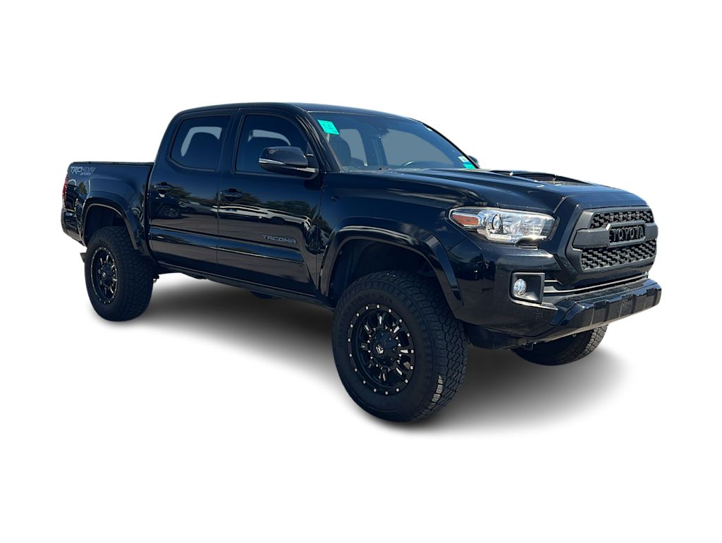 Thumbnail: 2018 Toyota Tacoma - 8