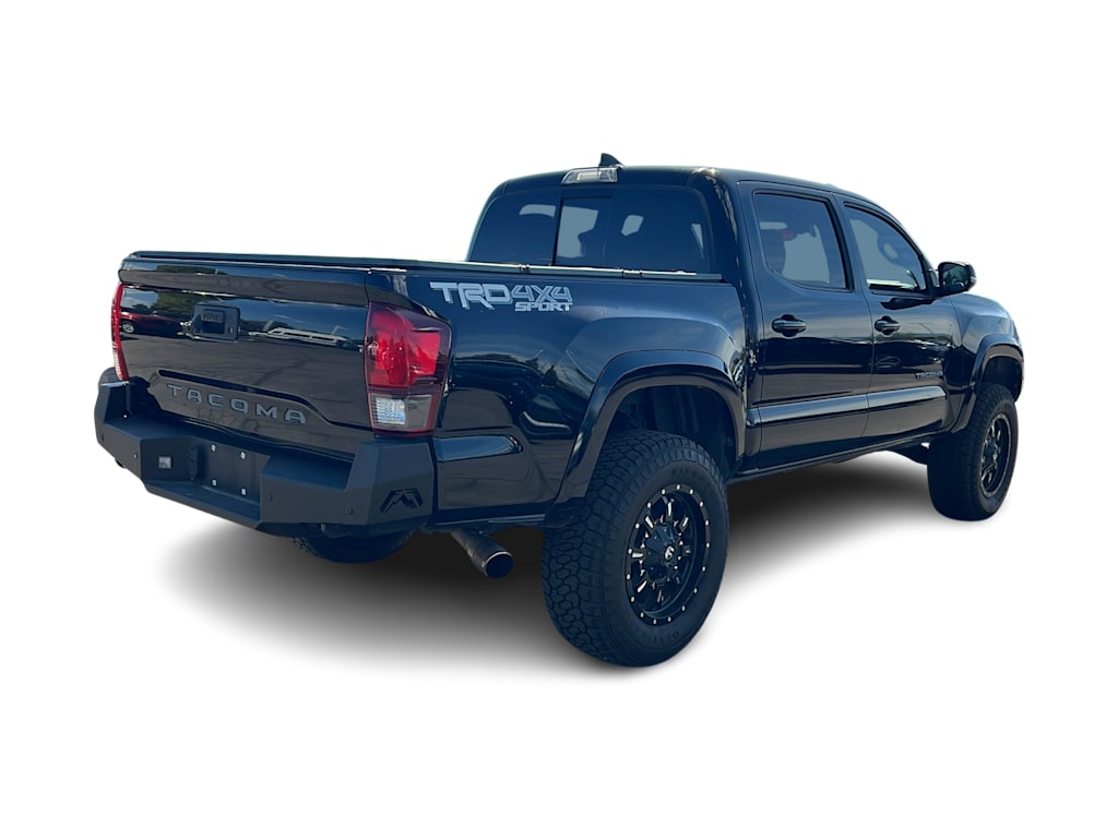 Thumbnail: 2018 Toyota Tacoma - 10