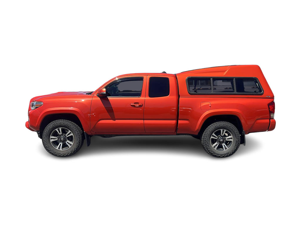 Thumbnail: 2016 Toyota Tacoma - 3