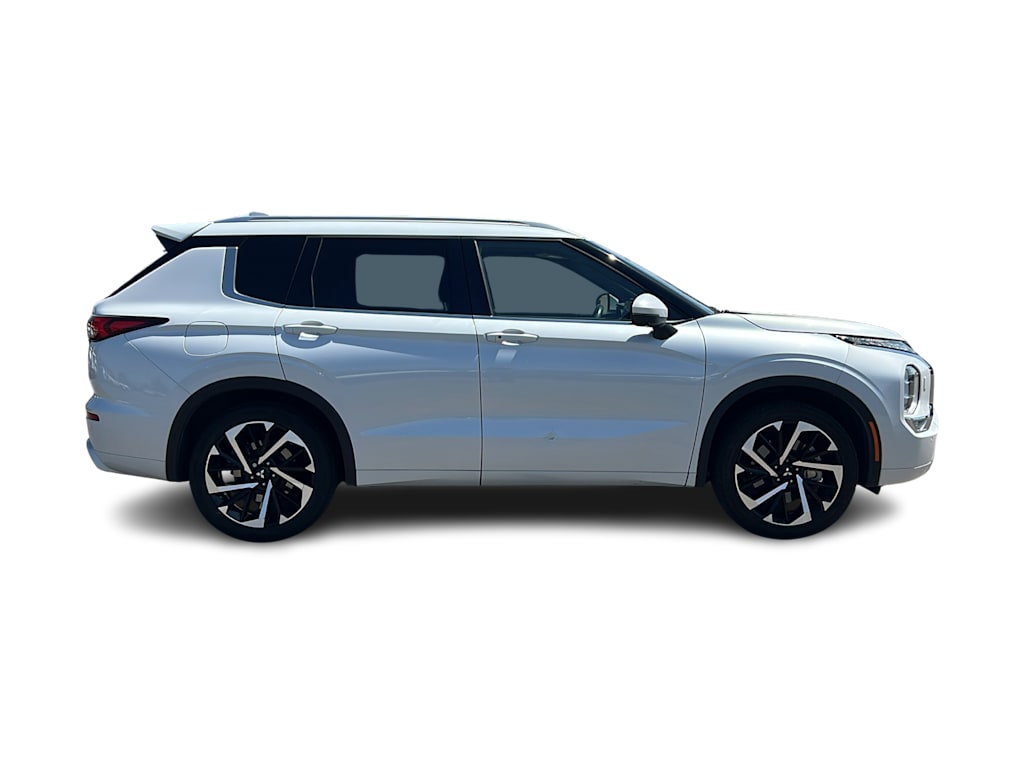 Thumbnail: 2022 Mitsubishi Outlander - 8
