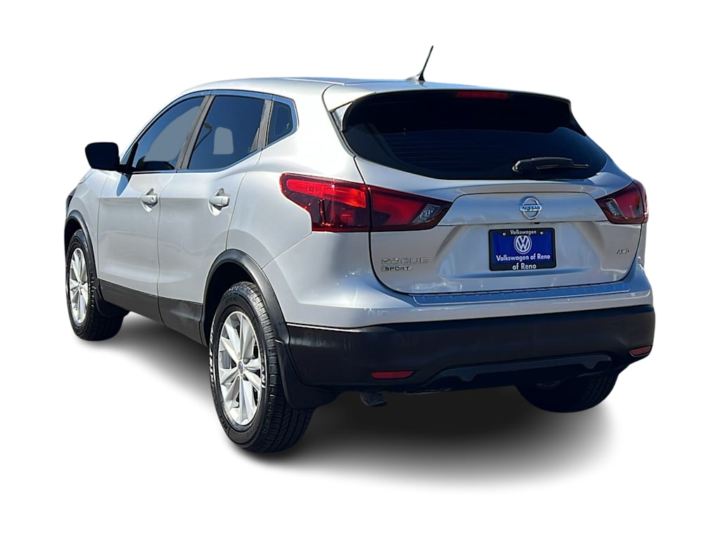 Thumbnail: 2017 Nissan Rogue Sport - 4
