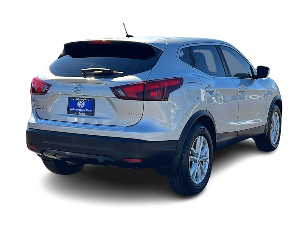 Thumbnail: 2017 Nissan Rogue Sport - 21