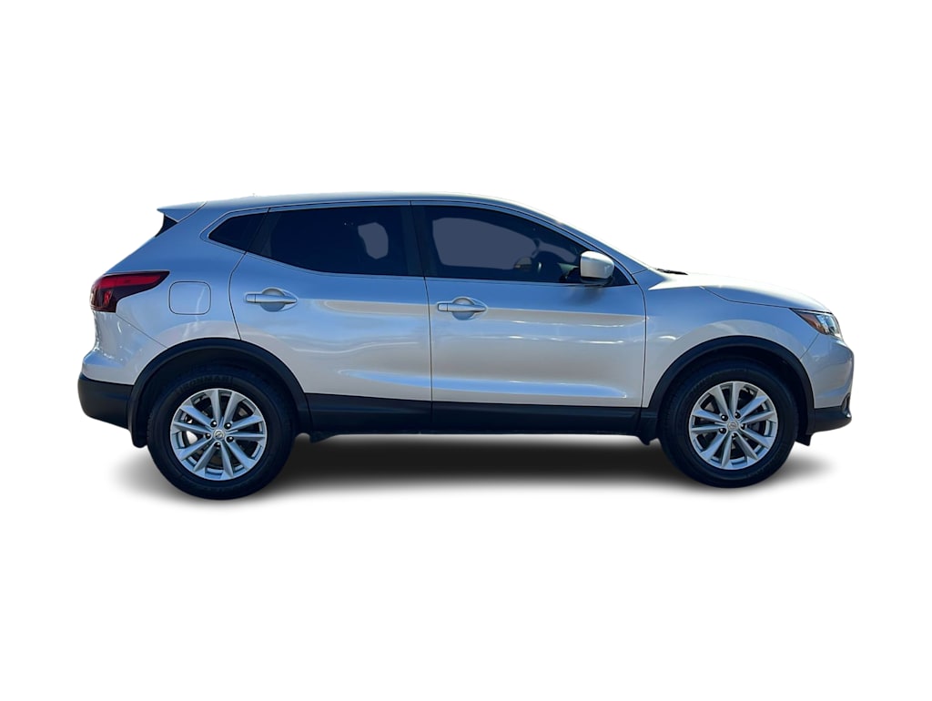 Thumbnail: 2017 Nissan Rogue Sport - 20