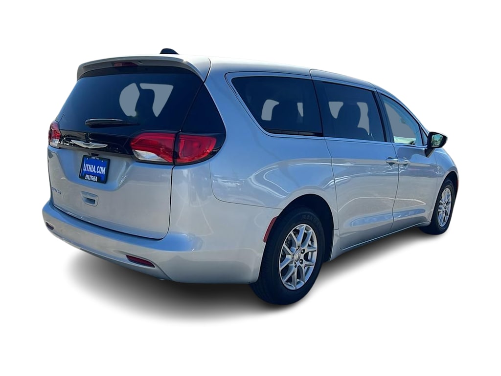 Thumbnail: 2023 Chrysler Voyager - 21