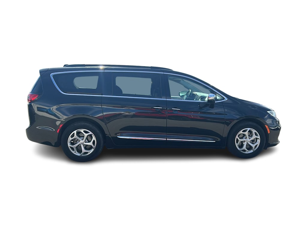 Thumbnail: 2023 Chrysler Pacifica - 16