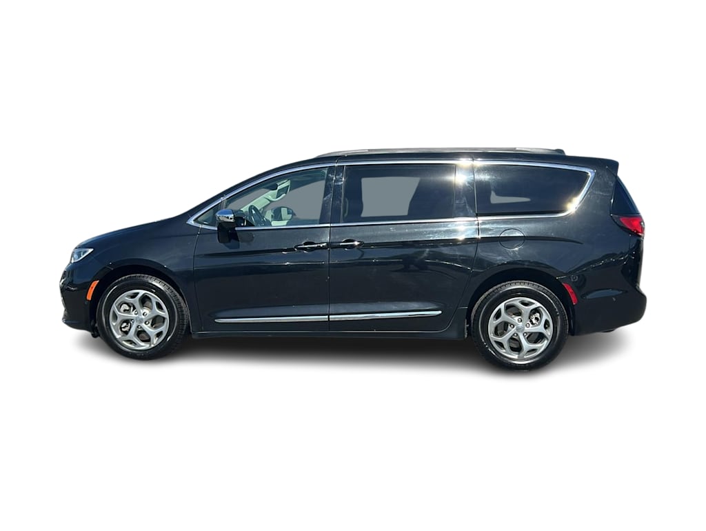 Thumbnail: 2023 Chrysler Pacifica - 3