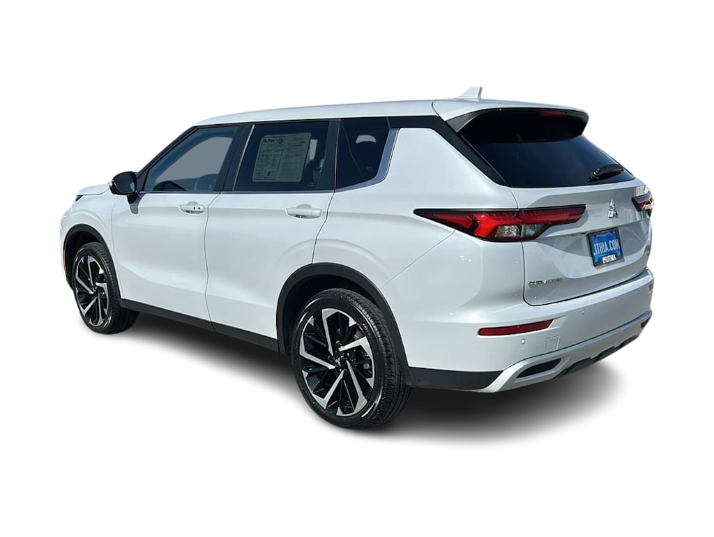 Thumbnail: 2024 Mitsubishi Outlander - 4