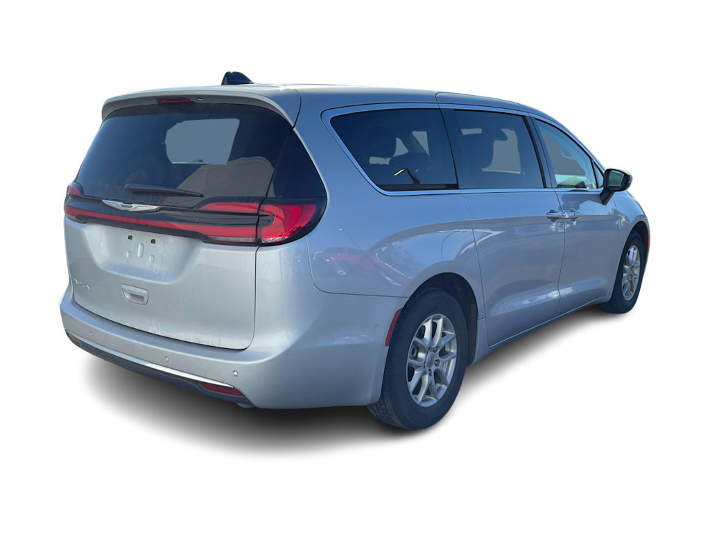 2023 Chrysler Pacifica Touring L 8