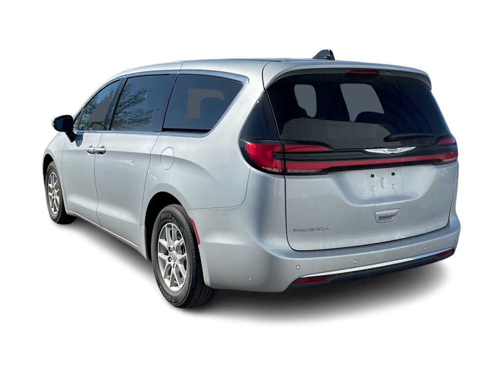 2023 Chrysler Pacifica Touring L 2