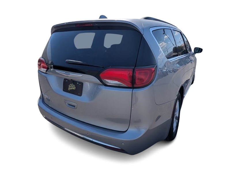 Thumbnail: 2017 Chrysler Pacifica - 15