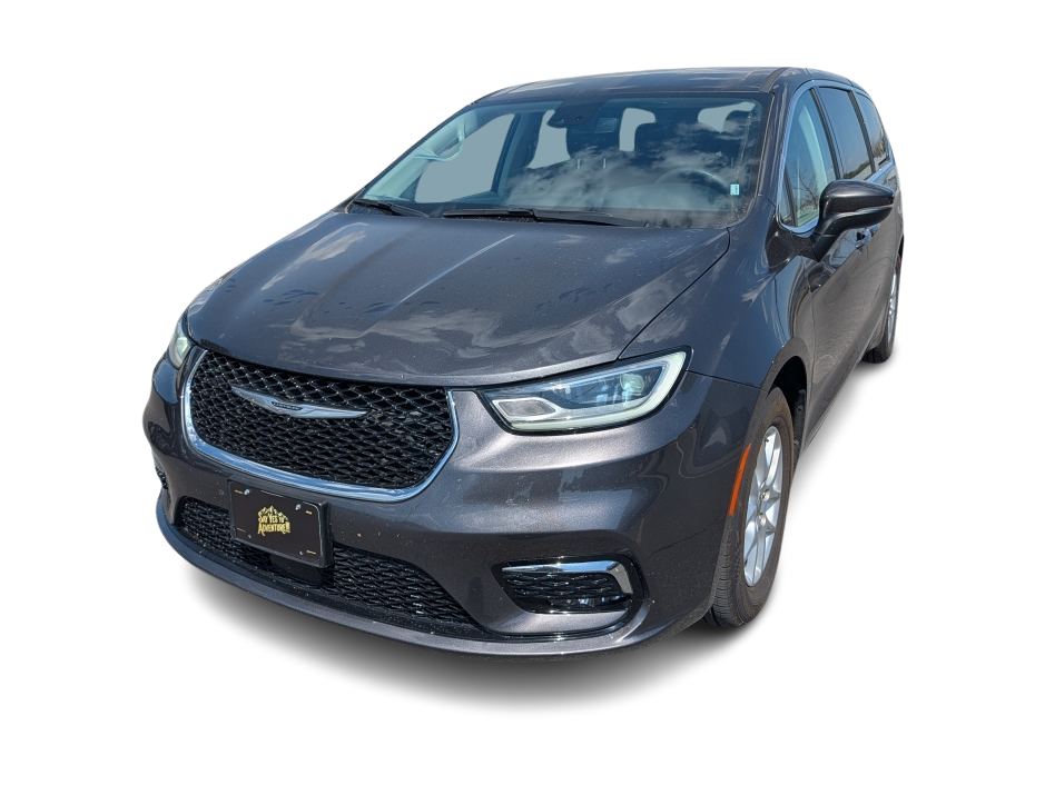 Thumbnail: 2023 Chrysler Pacifica - 4