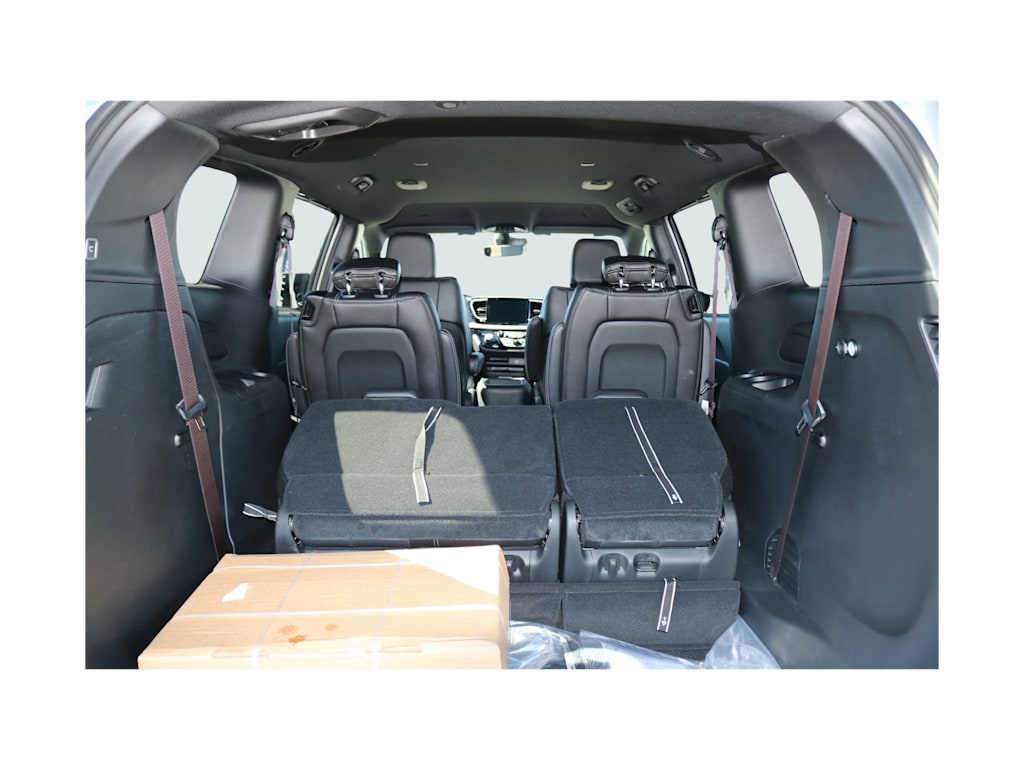 Thumbnail: 2026 Chrysler Voyager - 16