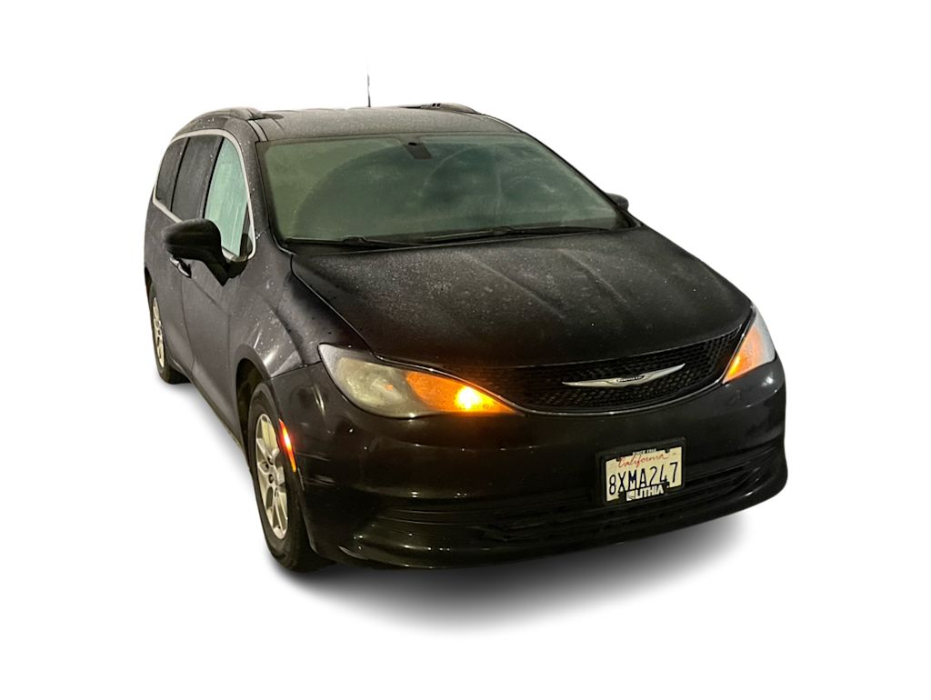 Thumbnail: 2020 Chrysler Voyager - 6