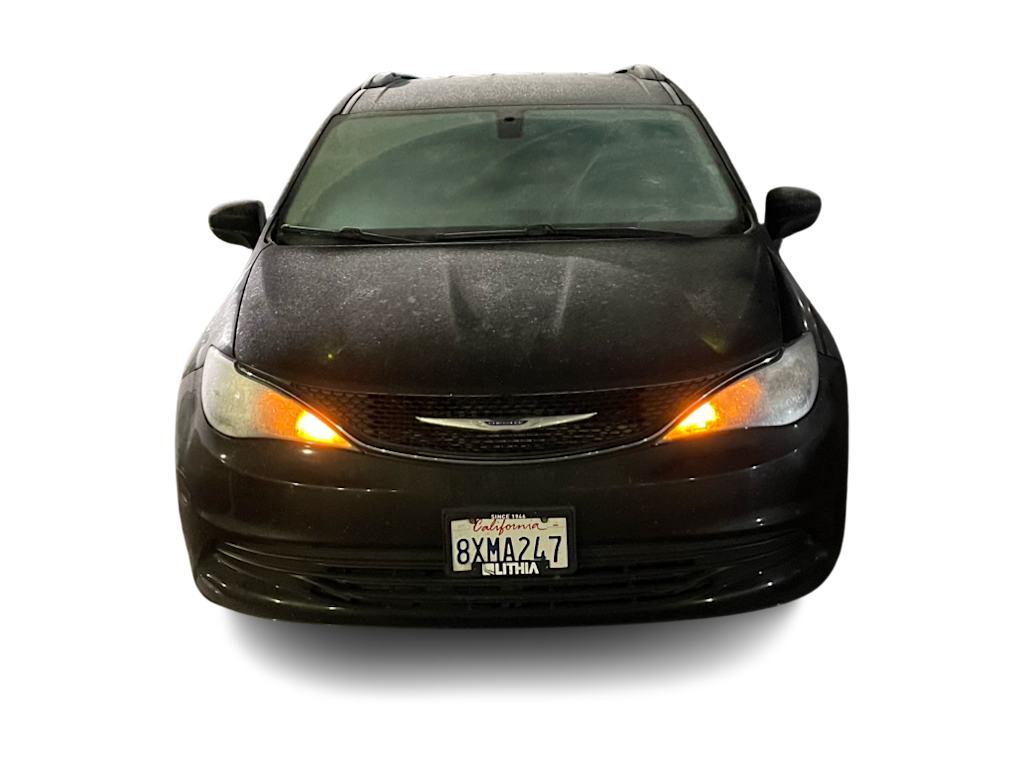 Thumbnail: 2020 Chrysler Voyager - 3