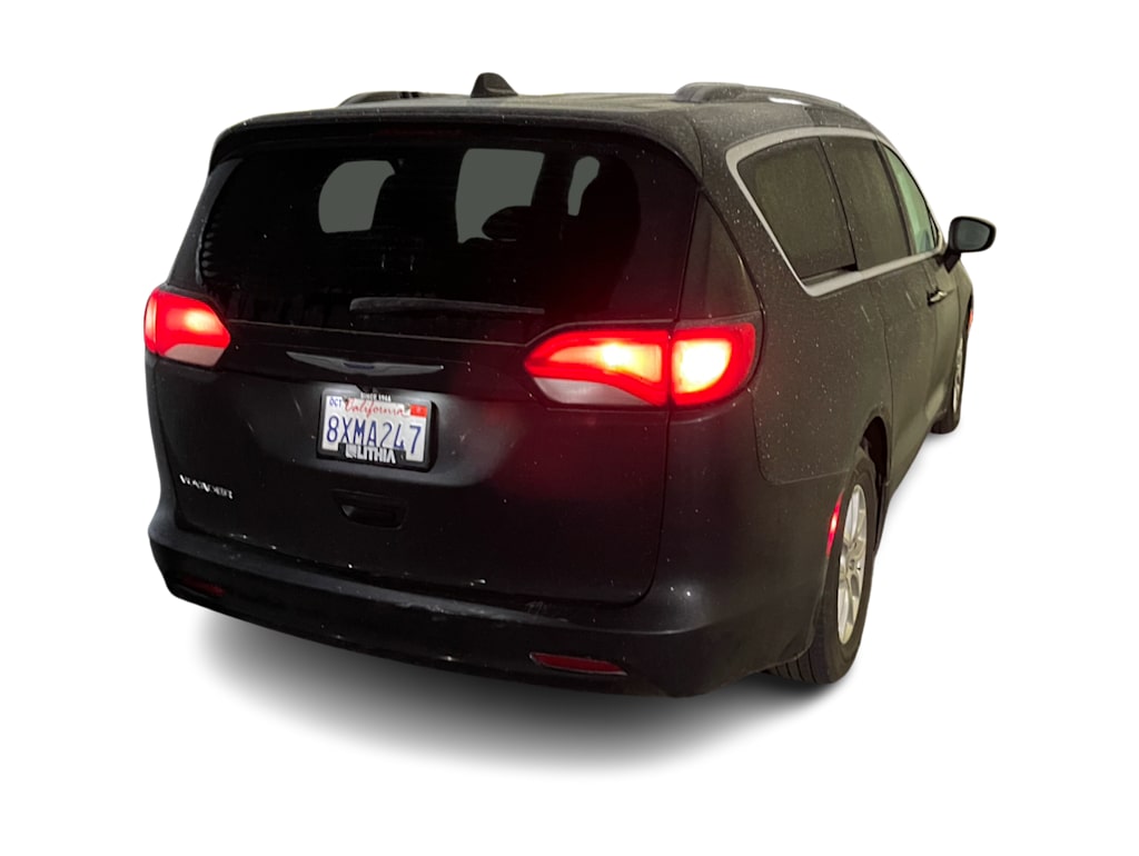 Thumbnail: 2020 Chrysler Voyager - 7