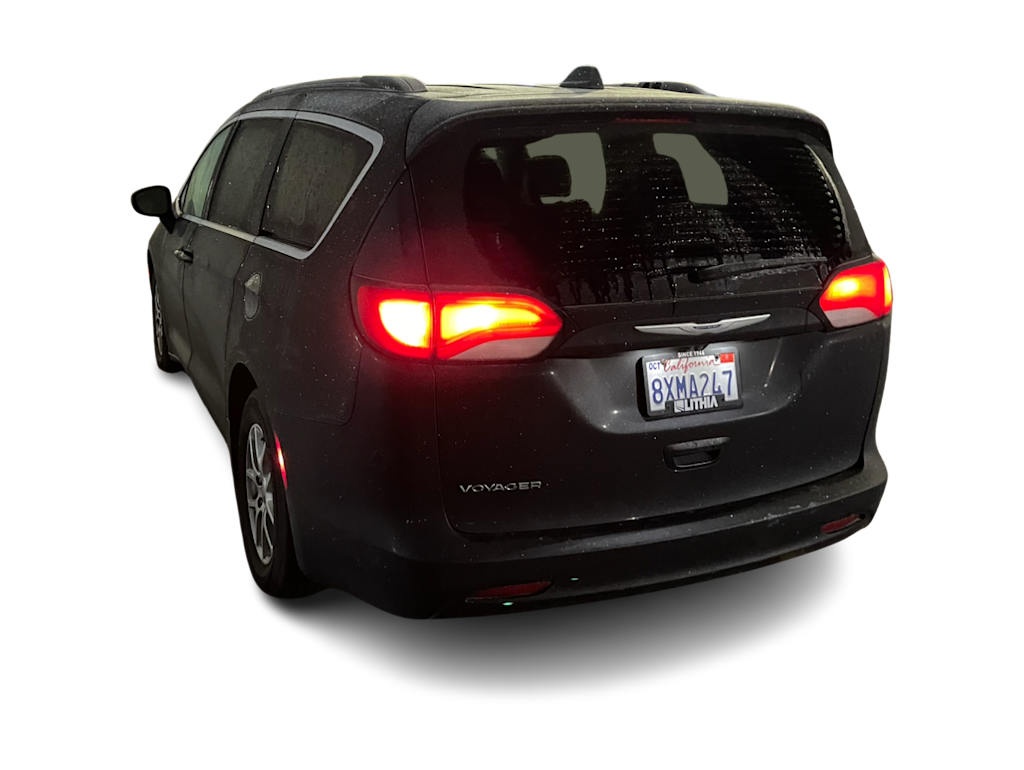 Thumbnail: 2020 Chrysler Voyager - 8