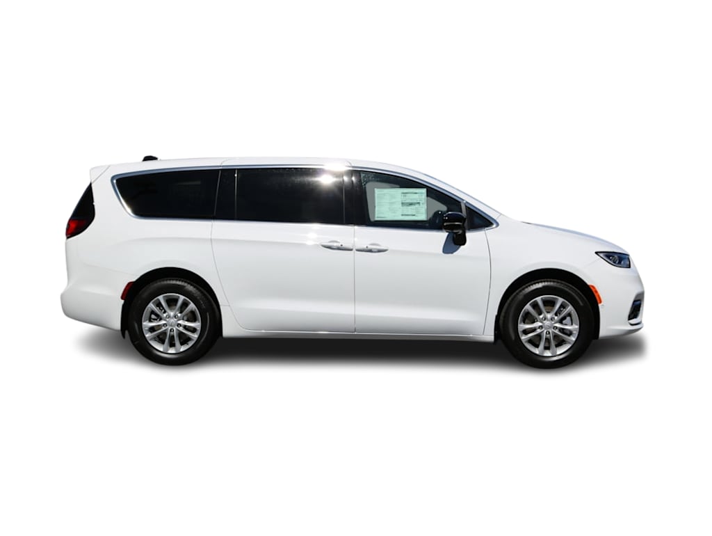 Thumbnail: 2026 Chrysler Pacifica - 16