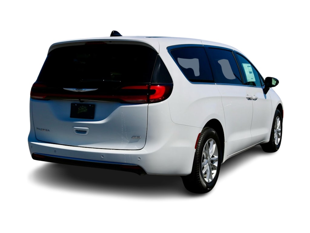 Thumbnail: 2026 Chrysler Pacifica - 17