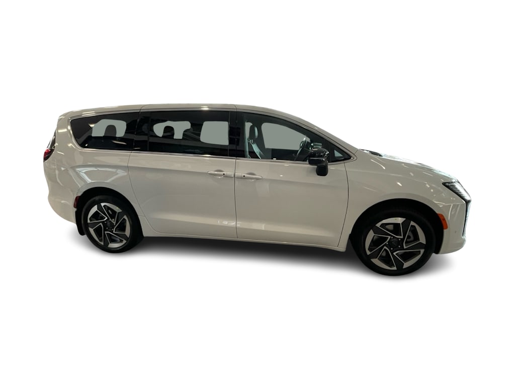 Thumbnail: 2027 Chrysler Pacifica - 15