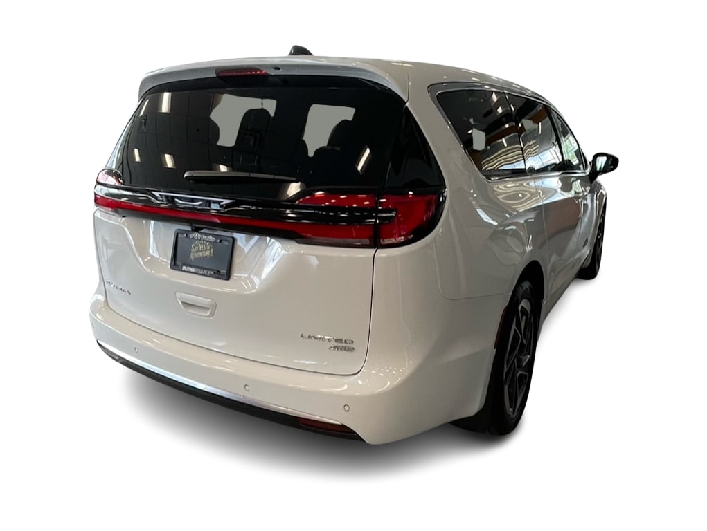 Thumbnail: 2027 Chrysler Pacifica - 16
