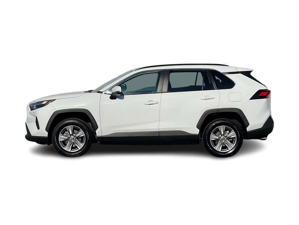 2022 Toyota RAV4 XLE 3