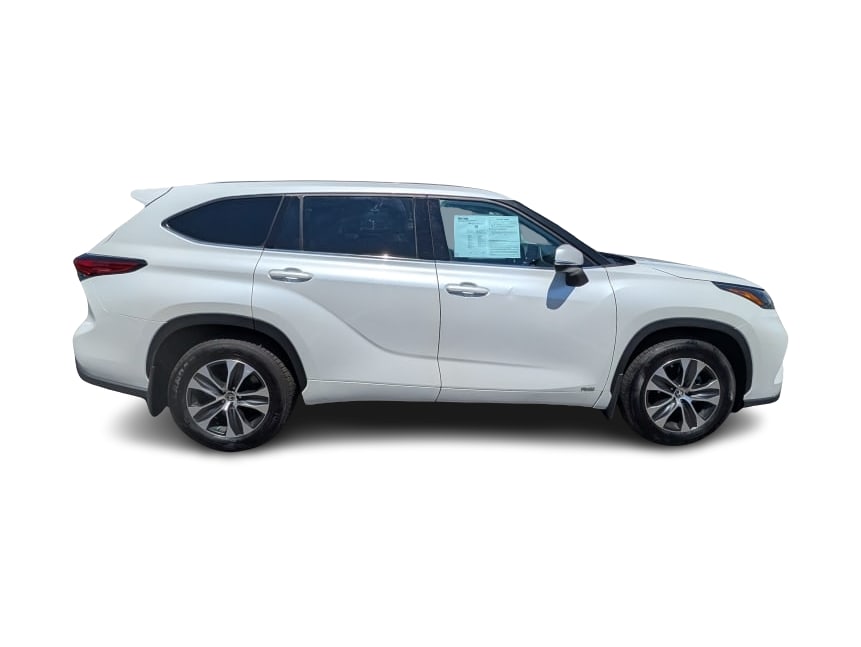 Thumbnail: 2022 Toyota Highlander - 14