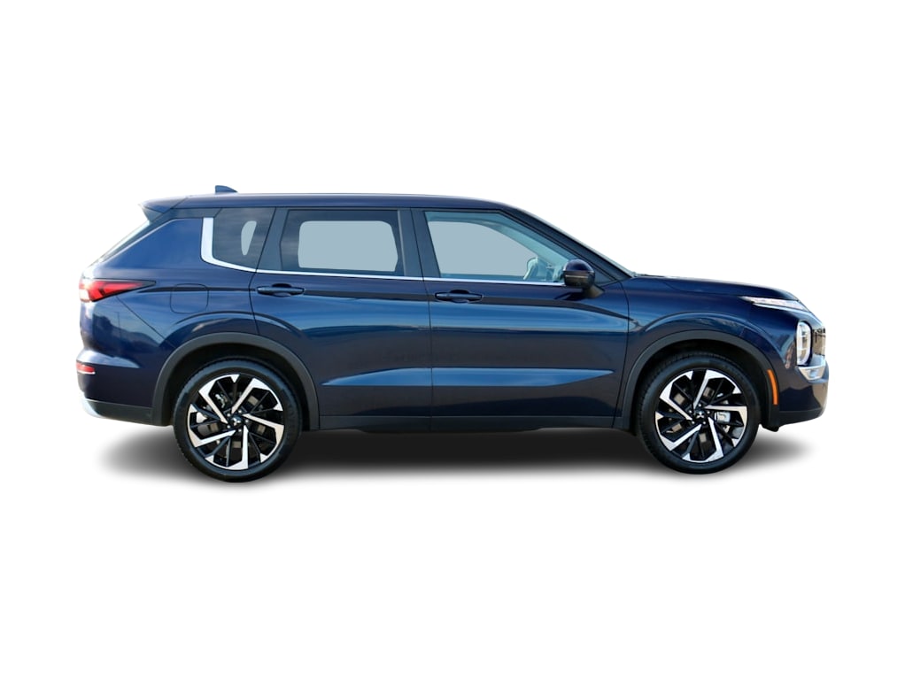 Thumbnail: 2024 Mitsubishi Outlander - 17