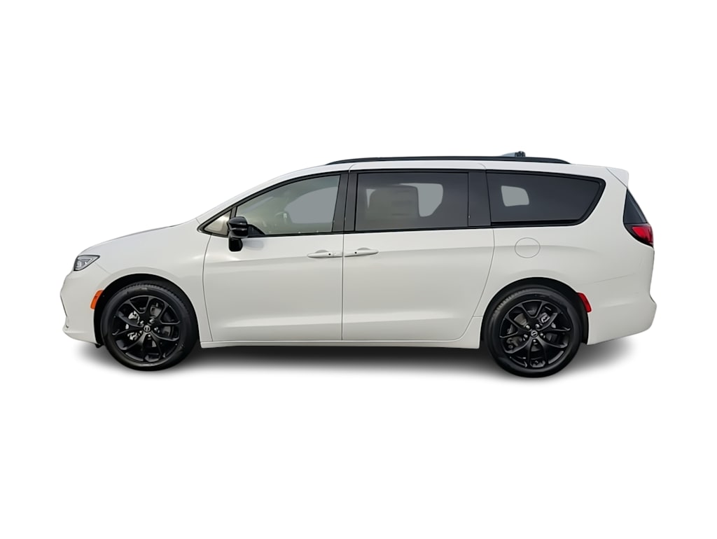 Thumbnail: 2026 Chrysler Pacifica - 3