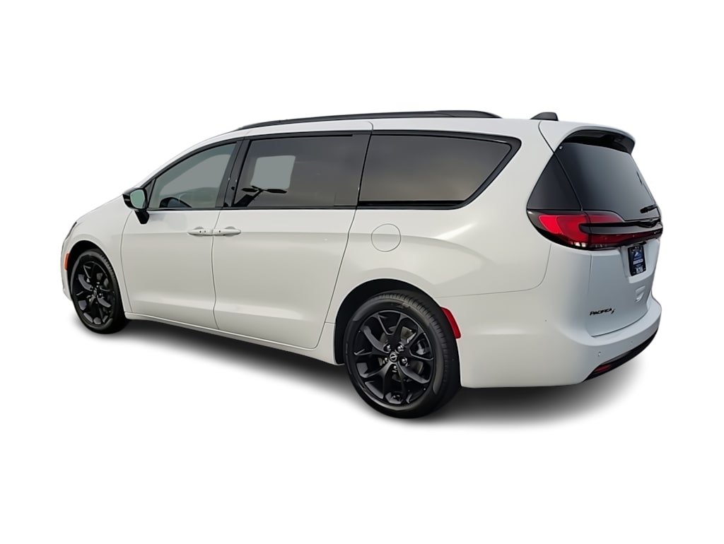Thumbnail: 2026 Chrysler Pacifica - 4
