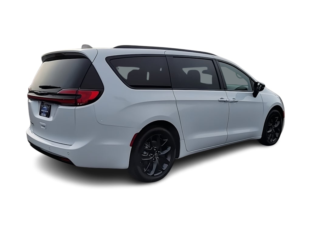 Thumbnail: 2026 Chrysler Pacifica - 21
