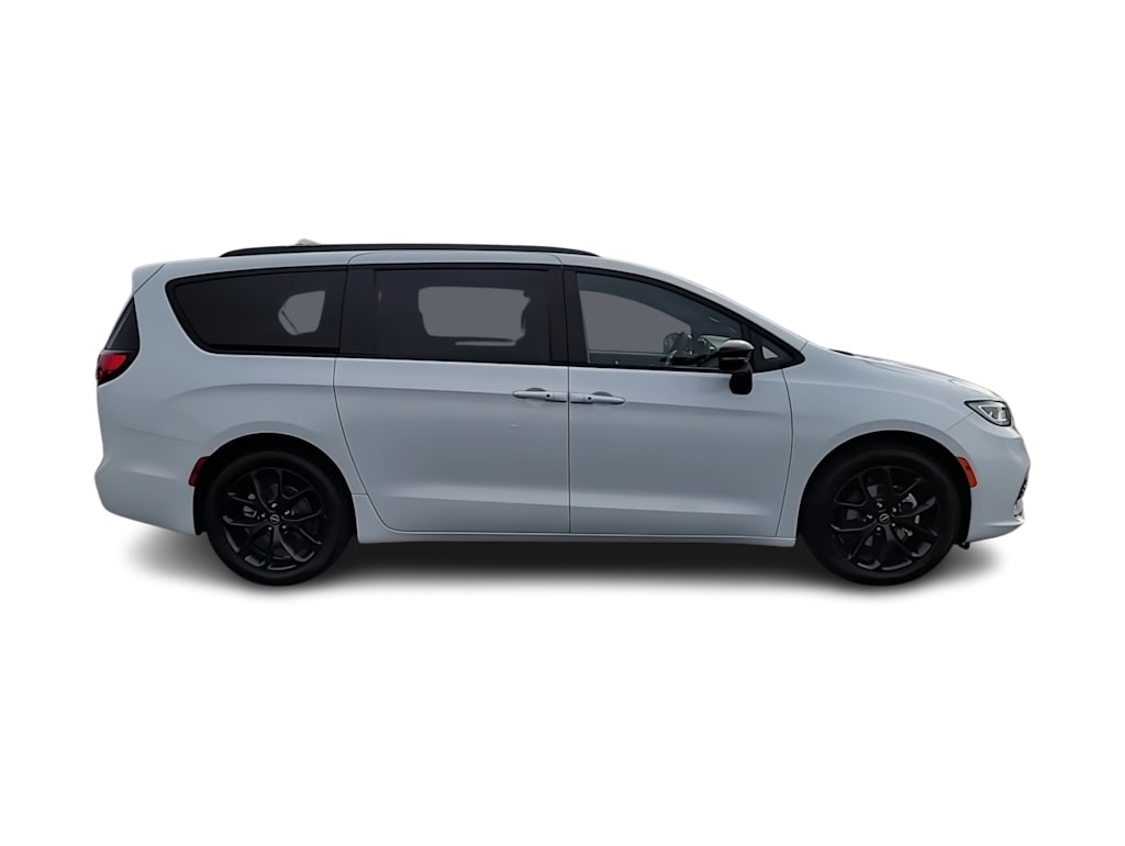 Thumbnail: 2026 Chrysler Pacifica - 22