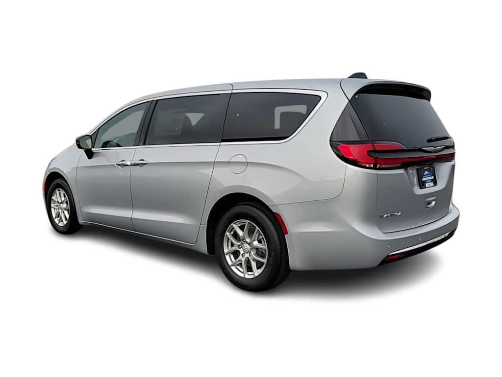 Thumbnail: 2026 Chrysler Pacifica - 4