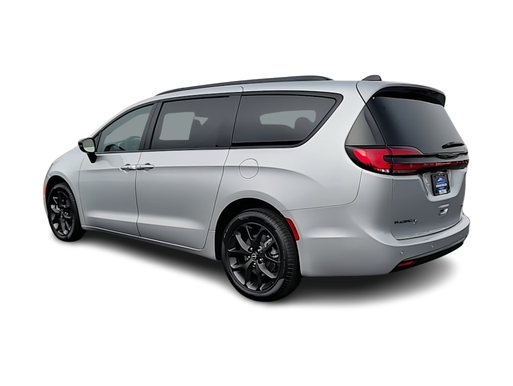 Thumbnail: 2026 Chrysler Pacifica - 4