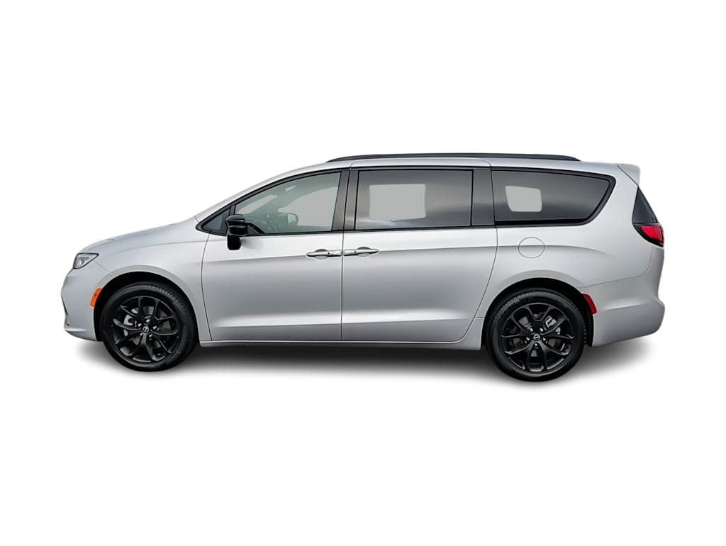 Thumbnail: 2026 Chrysler Pacifica - 3