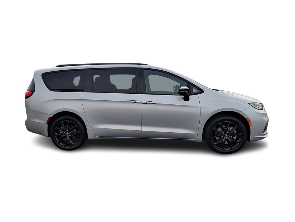 Thumbnail: 2026 Chrysler Pacifica - 21