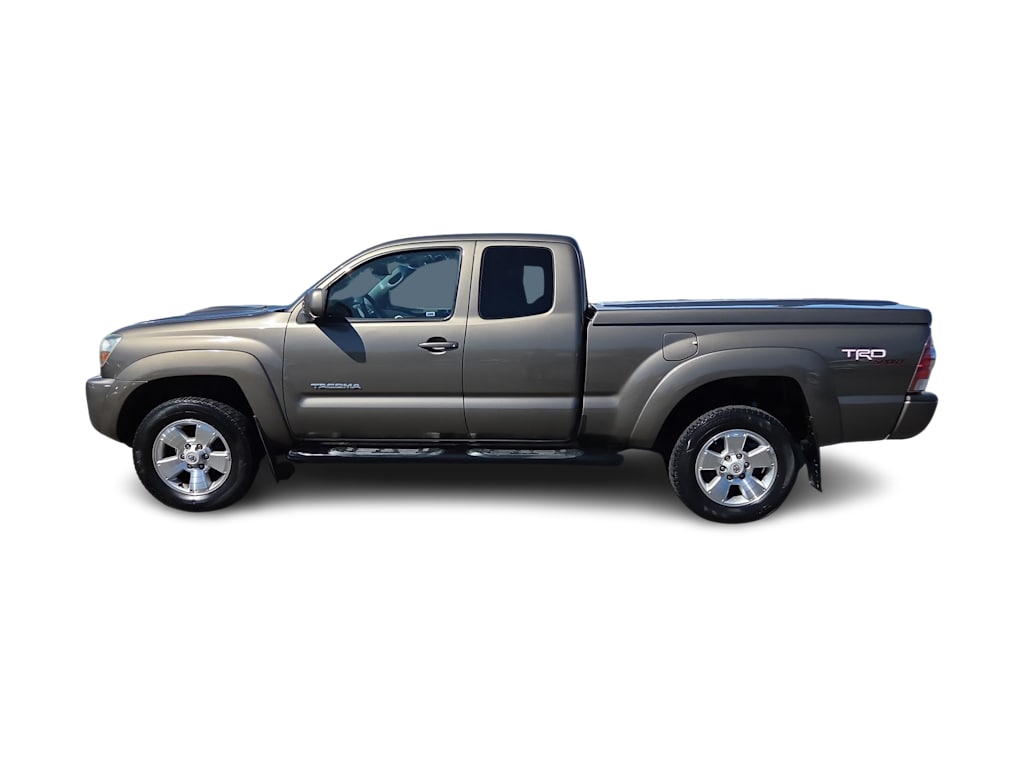 Thumbnail: 2011 Toyota Tacoma - 23