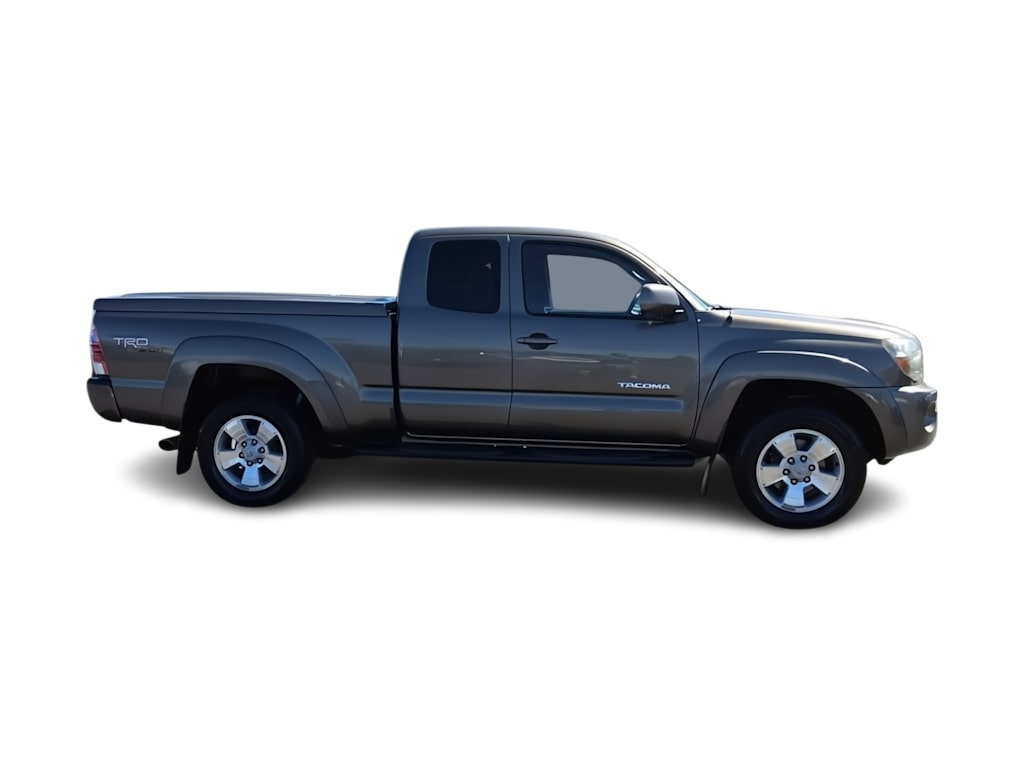 Thumbnail: 2011 Toyota Tacoma - 22