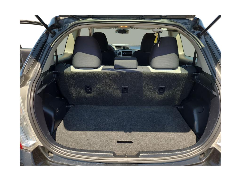 Thumbnail: 2014 Toyota Yaris - 15