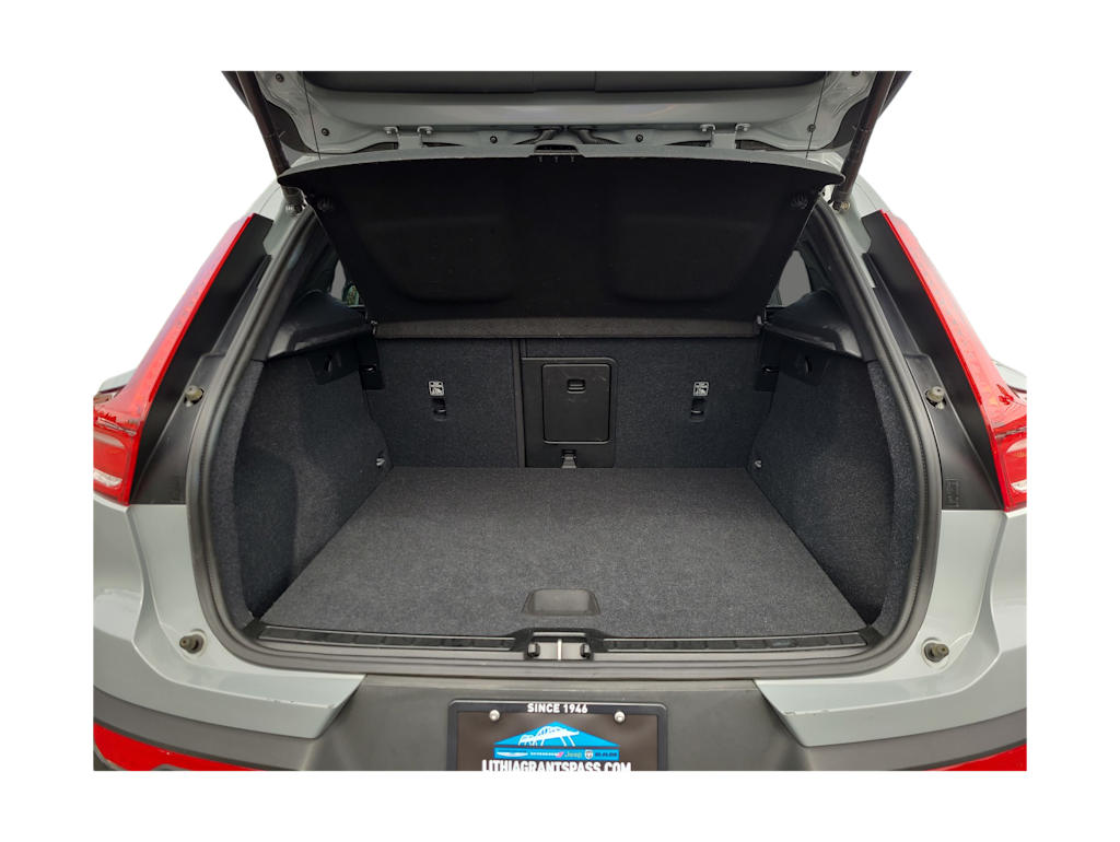 2024 Volvo XC40 B5 Core 17